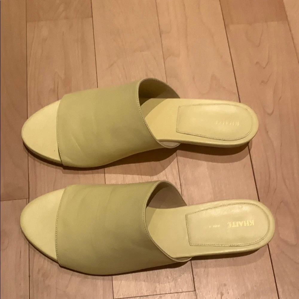 Khaite Women's Yellow Slide Sandals new. - Picture 7 of 7